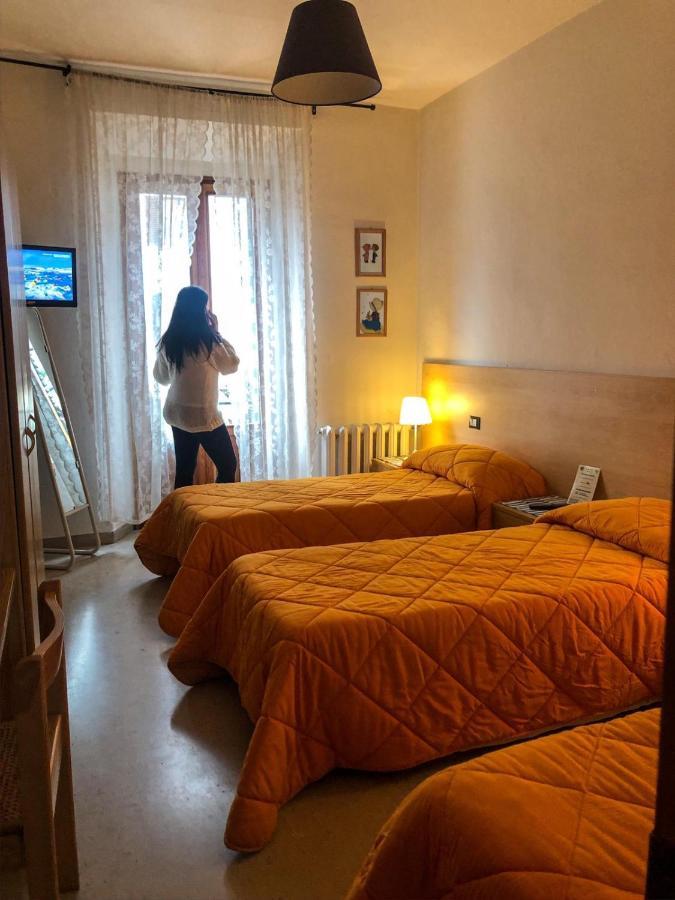 Albergo Ristorante La Torretta 佩波利堡 外观 照片