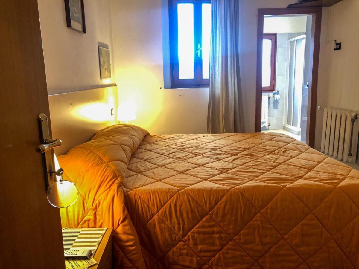 Albergo Ristorante La Torretta 佩波利堡 外观 照片