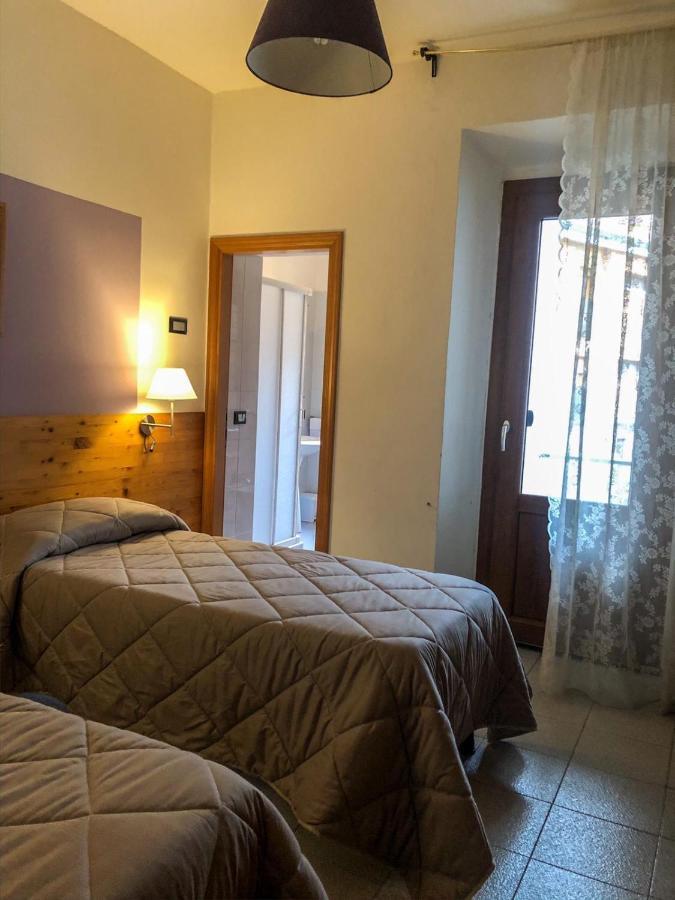 Albergo Ristorante La Torretta 佩波利堡 外观 照片